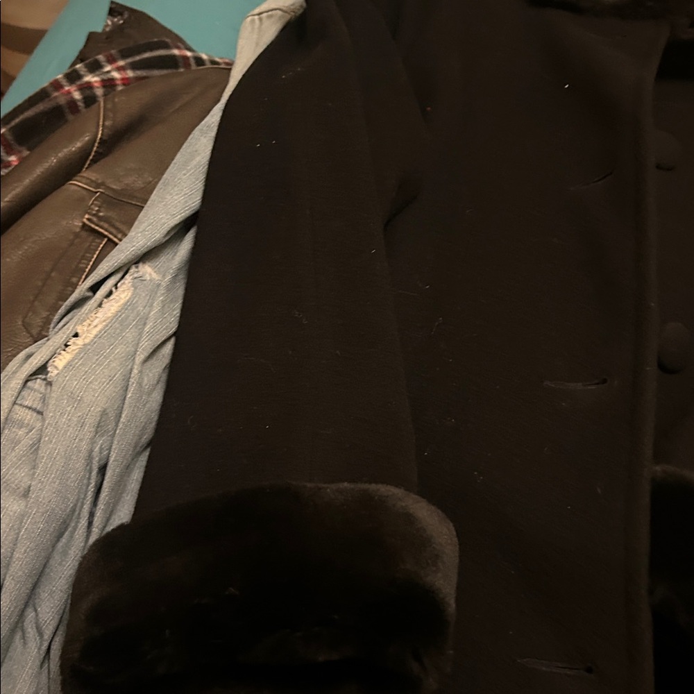 Elegant Black Trench Coat - Picture 5 of 9